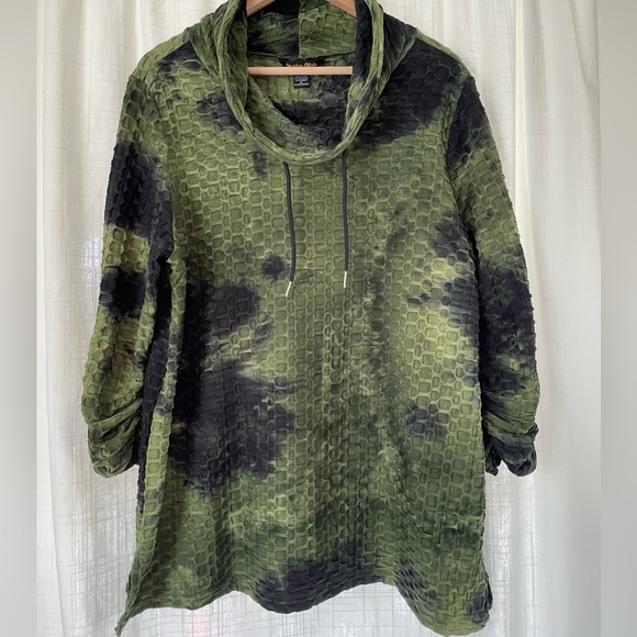marissa Olivia Sweaters - Marissa Olivia green and black tie dye waffle cowl neck pullover size XL